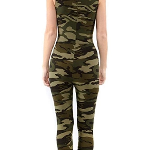 COPY - CAMO Jumpsuit - Picture 3 of 4